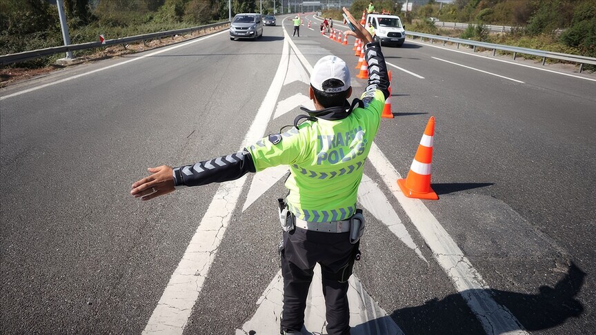 İstanbul'da yarın bazı yollar trafiğe kapatılacak haber görseli