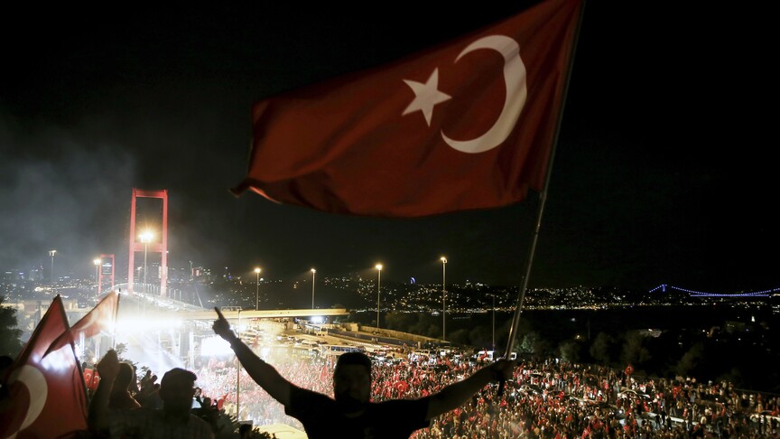 İstanbul'da darbecilere karşı verilen mücadele haber görseli