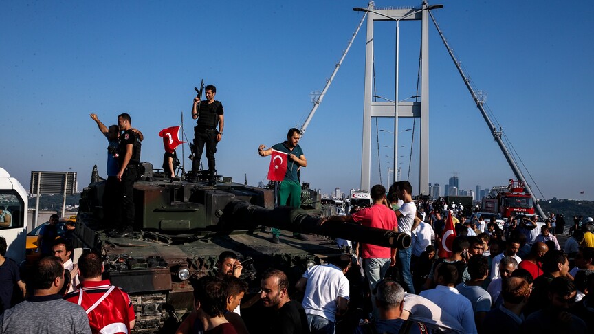 15 Temmuz darbe girişimi gecesi İstanbul'da görev yapan gazetecilerin yaşadıkları tehlikeli anları anlattığı bir görsel.