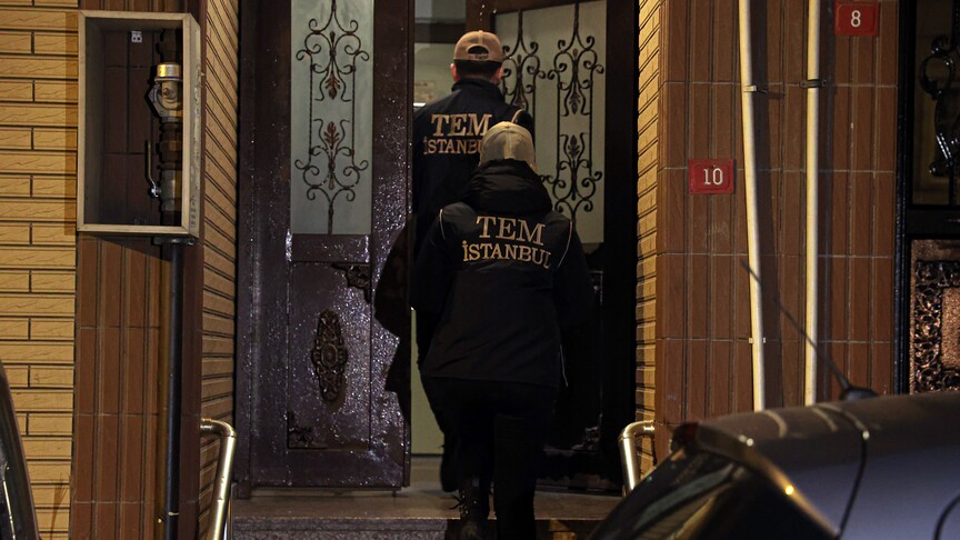 İstanbul polisi FETÖ'nün yeniden yapılanma girişimlerini son 12 ayda 609 operasyonla engelledi haber görseli