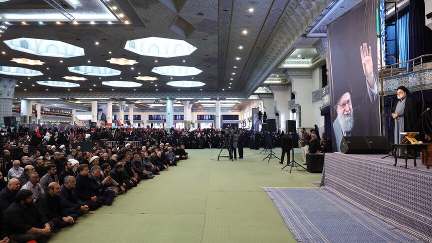 İran'ın eski lideri Hamaney için Tahran'da anma töreni düzenlendi haber görseli
