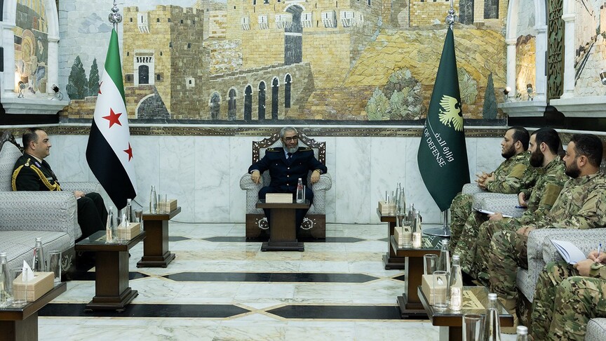 سوريا وتركيا تبحثان تعزيز التعاون العسكري