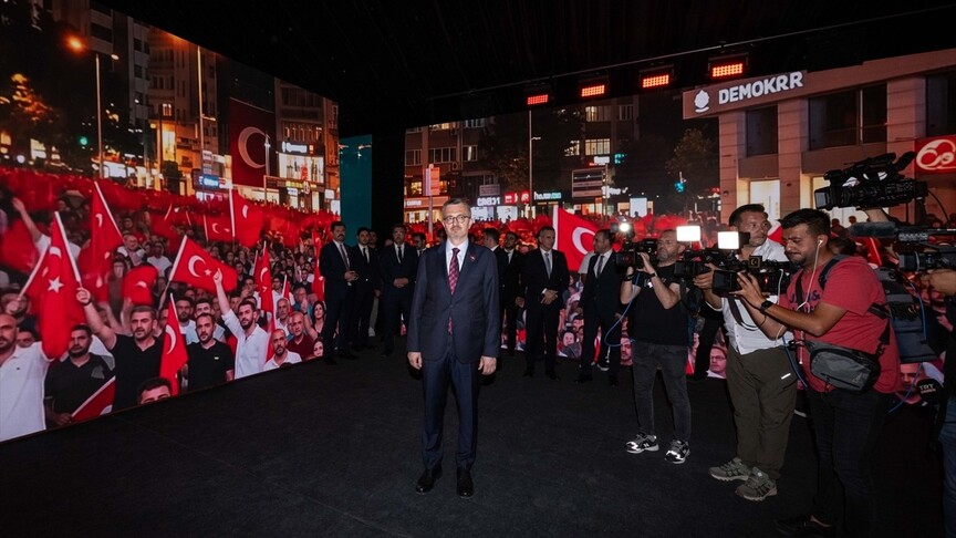 İletişim Başkanı Duran "İrade Bizim, Zafer Bizim" dijital zaman tünelini ziyaret etti haber görseli