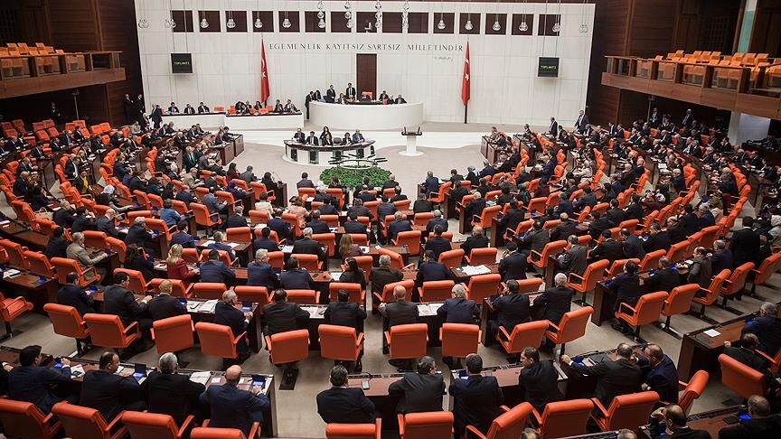 TBMM'de kanun teklifi görüşülüyor, öğrenci affı detayları bekleniyor.