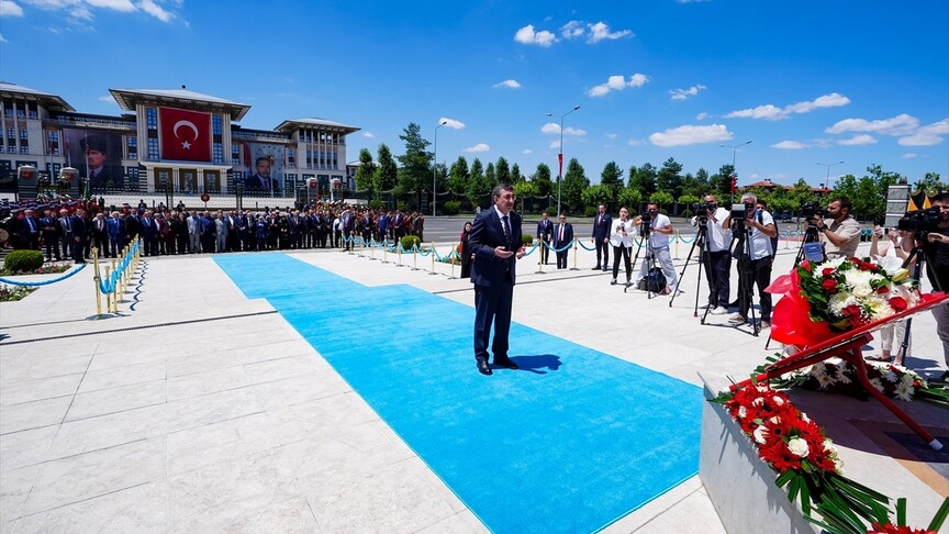 Cumhurbaşkanı Yardımcısı Yılmaz, 15 Temmuz Şehitler Anıtı'ndaki törene katıldı haber görseli