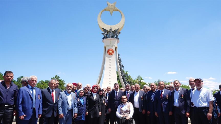 Cumhurbaşkanı Yardımcısı Yılmaz, 15 Temmuz Şehitler Anıtı'ndaki törene katıldı