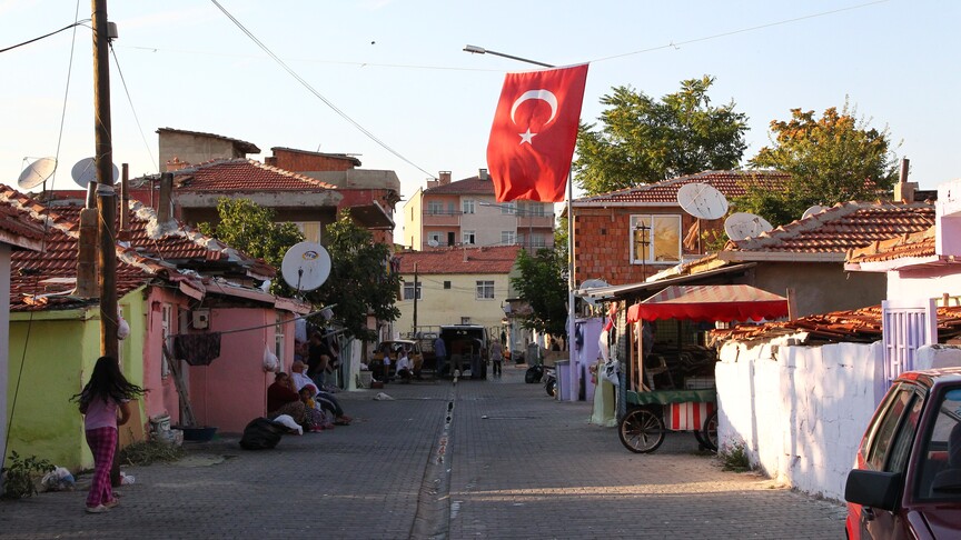 Askeri birlikleri durduran Romanlar, 15 Temmuz direnişinin gururunu yaşıyor