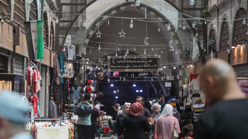 Suriye'de savaşın yaralarını saran tarihi Osmanlı Kapalı Çarşısı yeniden hayat buluyor haber görseli