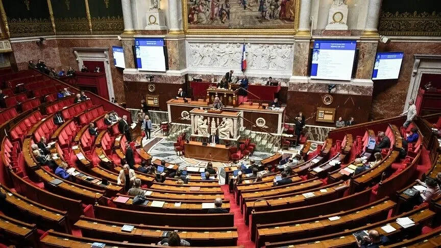 Franca miraton projektligjin për heqjen e afatit ligjor për krimet e rënda ndaj të miturve