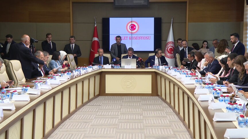 TBMM Adalet Komisyonu'nda çocuklarla ilgili kanun teklifi görüşülüyor.