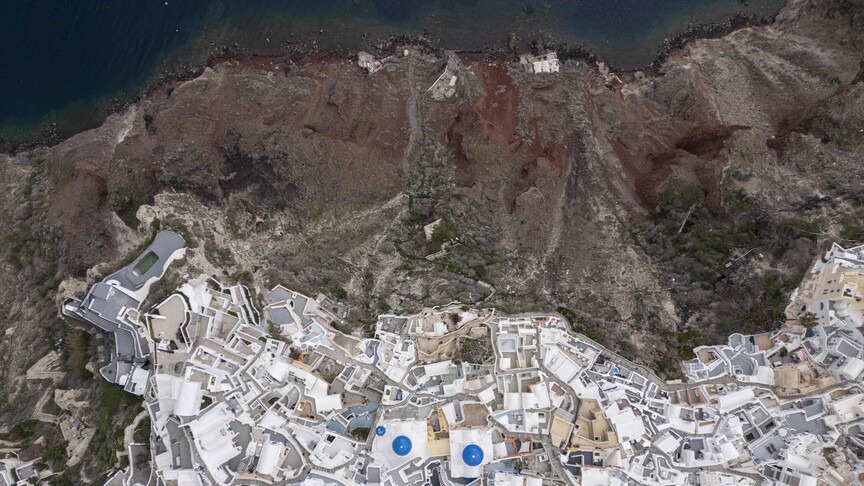 Yunanistan'da bir adanın kuraklıkla mücadele eden manzarası.