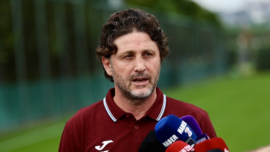 Trabzonspor Teknik Direktörü Fatih Tekke: Transferde son bir iki hamlemiz daha olacak haber görseli