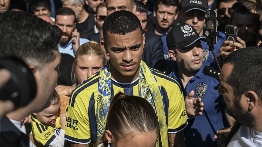 Fenerbahçe'nin yeni transferi Mason Greenwood, İstanbul'a geldi haber görseli