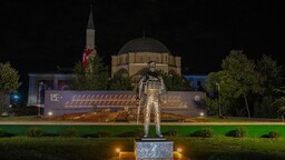 Ülke genelindeki camilerde sela okundu, sabah namazında dualar edildi