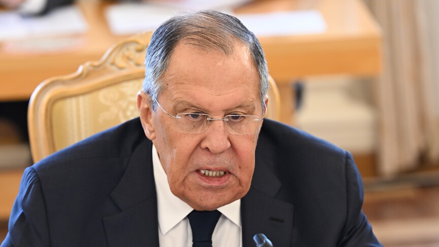 Rusya Dışişleri Bakanı Lavrov, ABD ile İran'a derhal ateşkes çağrısında bulundu haber görseli