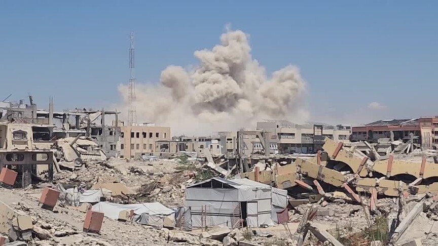 İsrail'in Gazze'de cenaze için toplanan Filistinlilere saldırısında 8 kişi hayatını kaybetti, 20 kişi yaralandı haber görseli