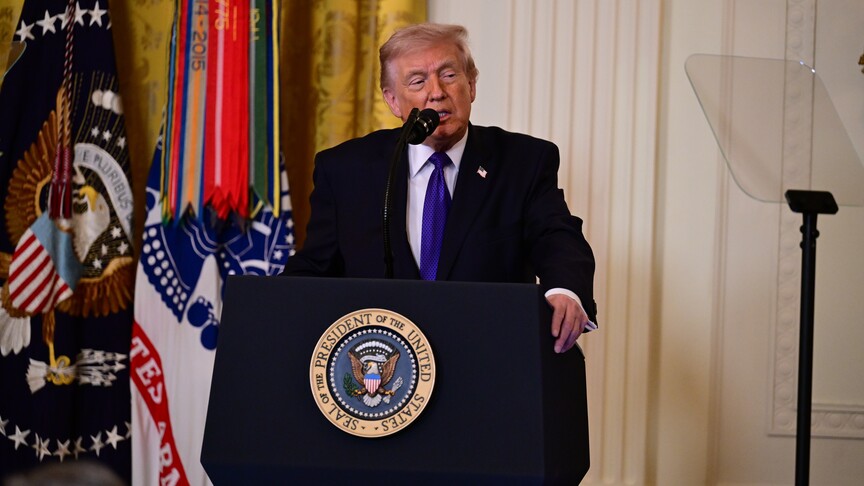 Beyaz Saray'daki teleprompter sorumlusunun Trump'ın konuşma metinleri üzerinden bahis açtığı iddiası haber görseli