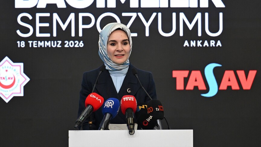 Aile ve Sosyal Hizmetler Bakanı Mahinur Özdemir Göktaş konuşma yaparken