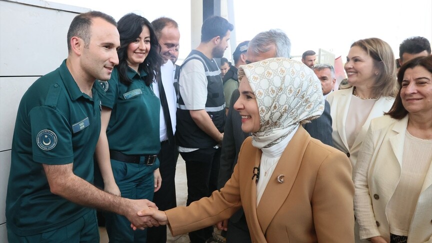 Bakan Göktaş Kapıkule'de gurbetçileri karşıladı haber görseli