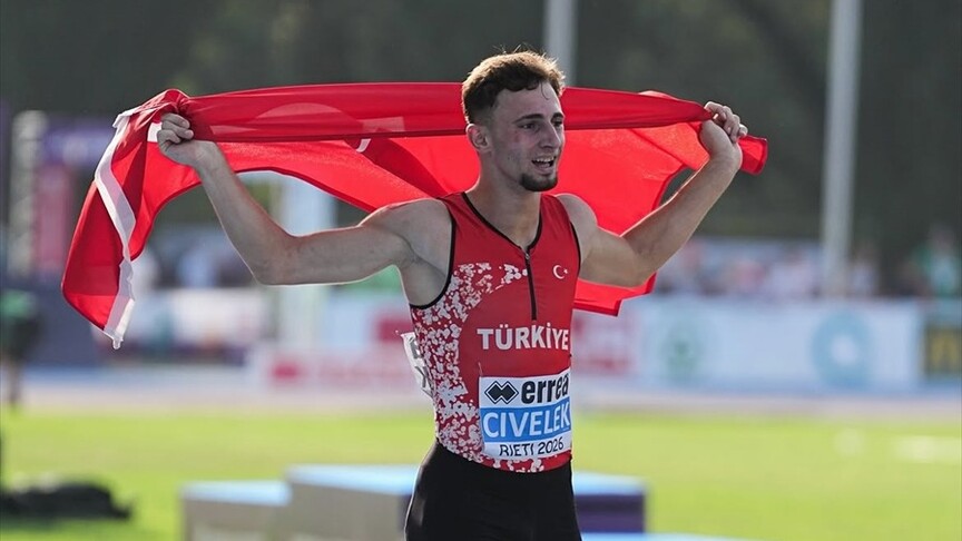 Milli atlet Yunus Emre Civelek, Avrupa 18 Yaş Altı Atletizm Şampiyonası'nda 110 metre engelli finalinde birinci oldu.