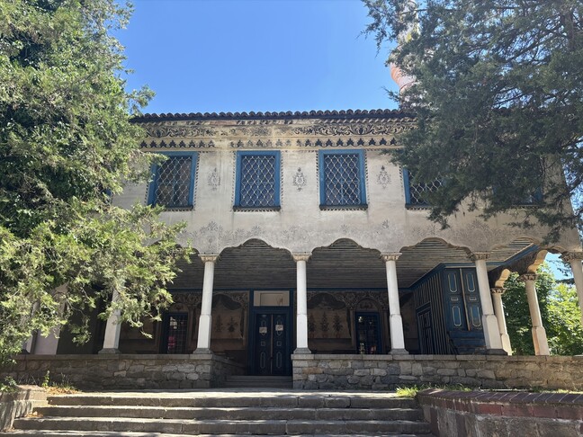 Bullgari  Xhamia Bajrakli e preiudhës osmane dallohet me dekorimet e saj të stilit barok