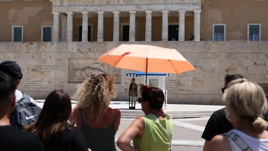 Greqia përgatitet për temperatura deri në 41 gradë Celsius  vihet nën kontroll zjarri pranë Athinës