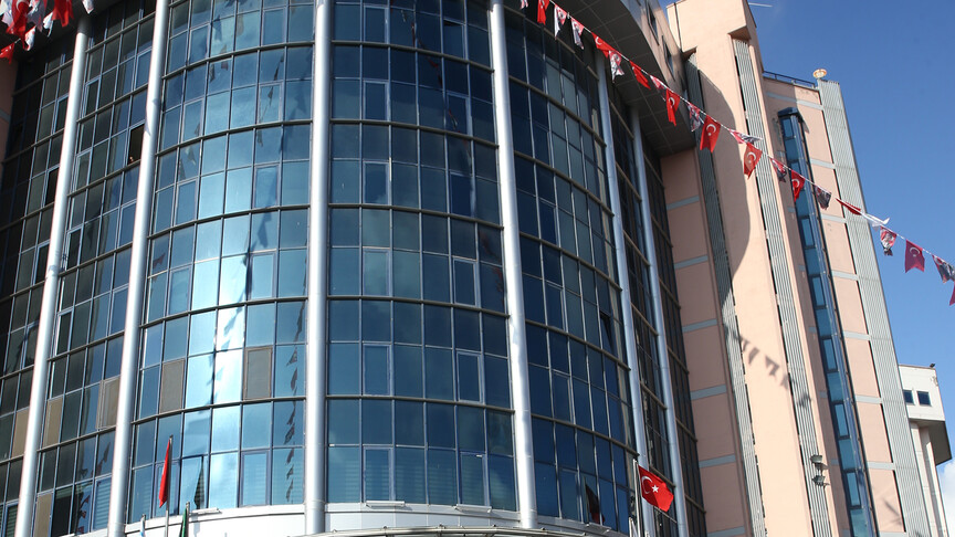 İzmit Belediye Başkanı Fatma Kaplan Hürriyet'in gözaltına alınmasına ilişkin haber görseli.