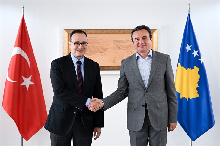 Kryeministri në detyrë Kurti priti në takim lamtumirës ambasadorin e Turqisë në Prishtinë