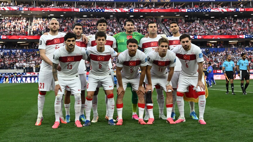 A Milli Futbol Takımı oyuncuları sahada.