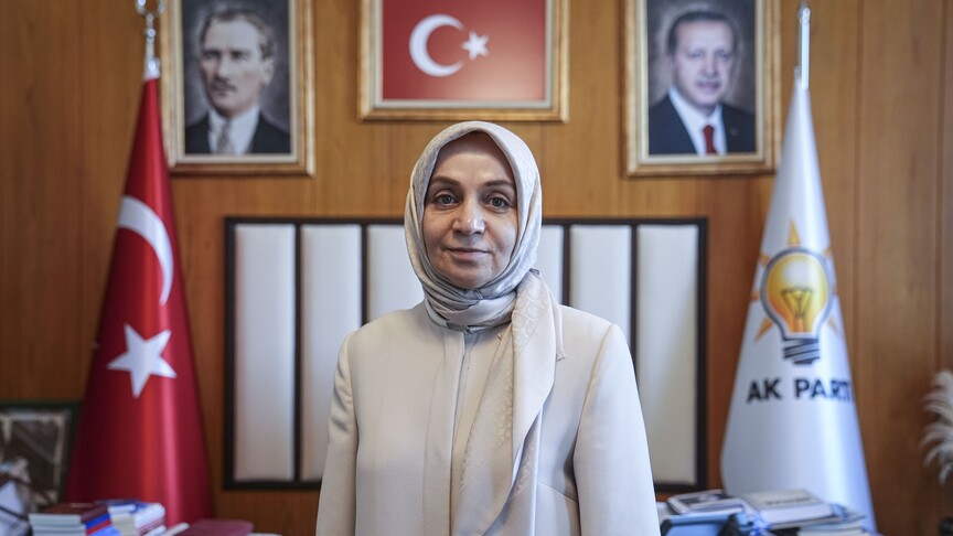 AK Parti Grup Başkanvekili Muhammet Emin Usta TBMM'de konuşma yaparken