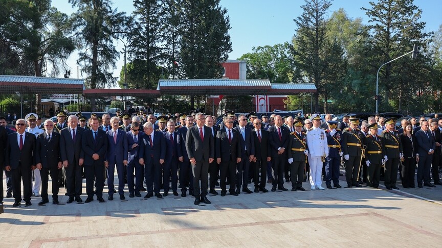 KKTC'de Kıbrıs Barış Harekatı'nın 52. yılı için tören düzenlendi haber görseli