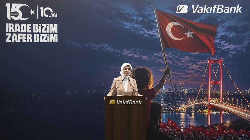 Aile ve Sosyal Hizmetler Bakanı Mahinur Özdemir Göktaş konuşma yaparken