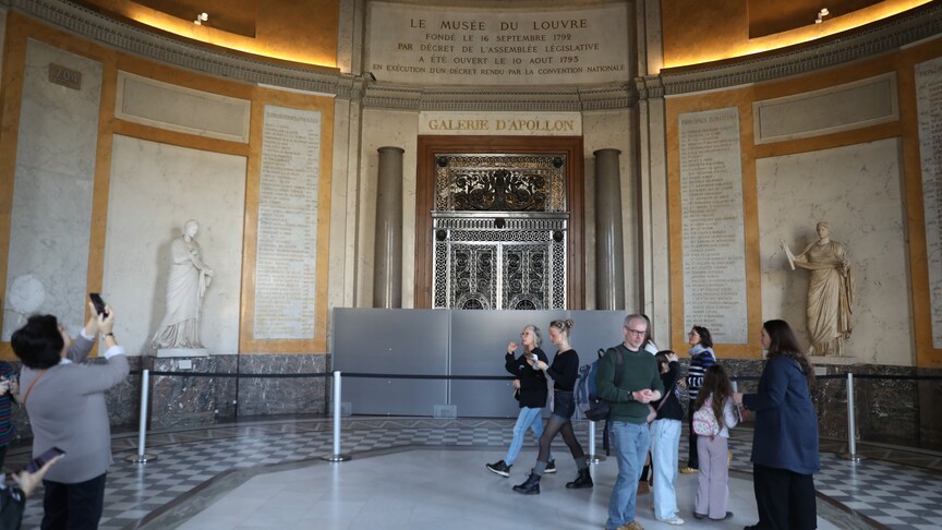Fransa'da geçen yıl Louvre Müzesi'nde soygunun yapıldığı Apollo Galerisi yarın açılacak
