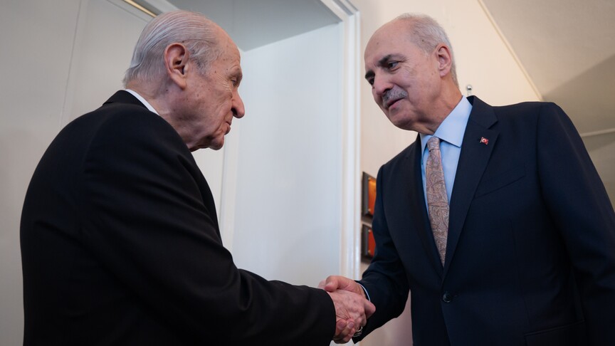 TBMM Başkanı Numan Kurtulmuş ve MHP Genel Başkanı Devlet Bahçeli bir görüşme sırasında