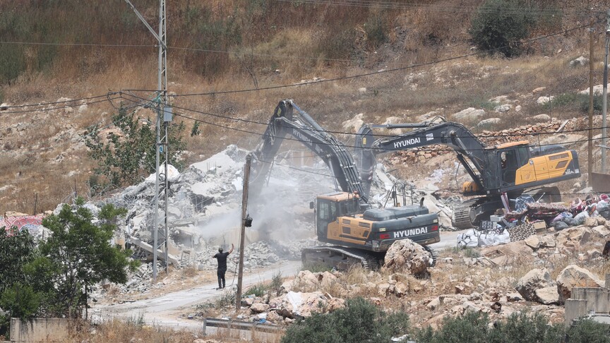 İsrail ordusu, işgal altındaki Batı Şeria'da Filistinlilere ait bir evi yıktı haber görseli
