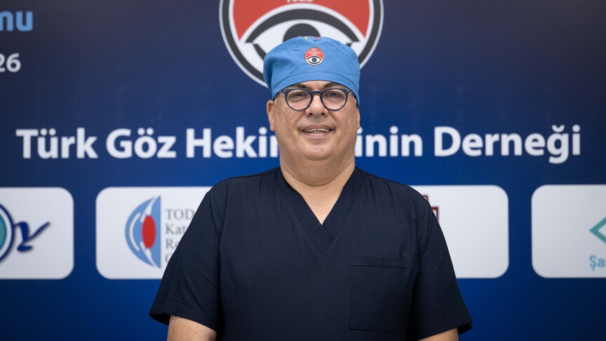 Doğumsal glokomlu bebeğin göz ameliyatını 3 bin hekim canlı izledi