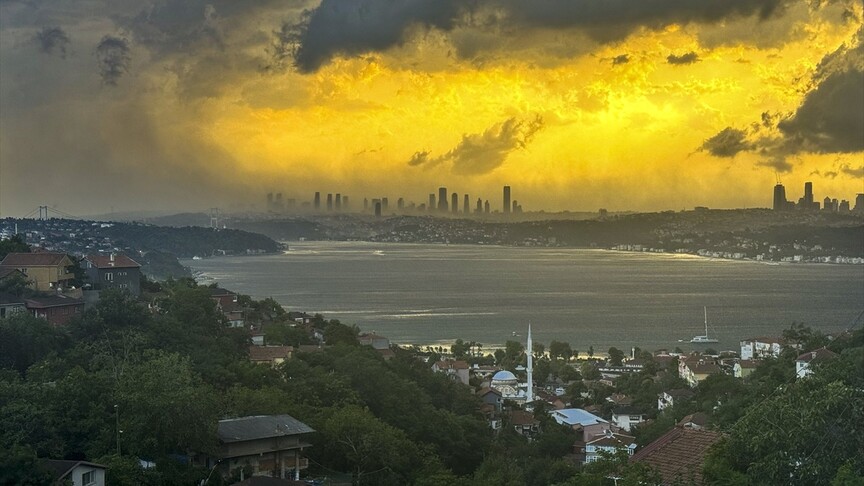 İstanbul'da şiddetli fırtınanın neden olduğu olumsuzluklar