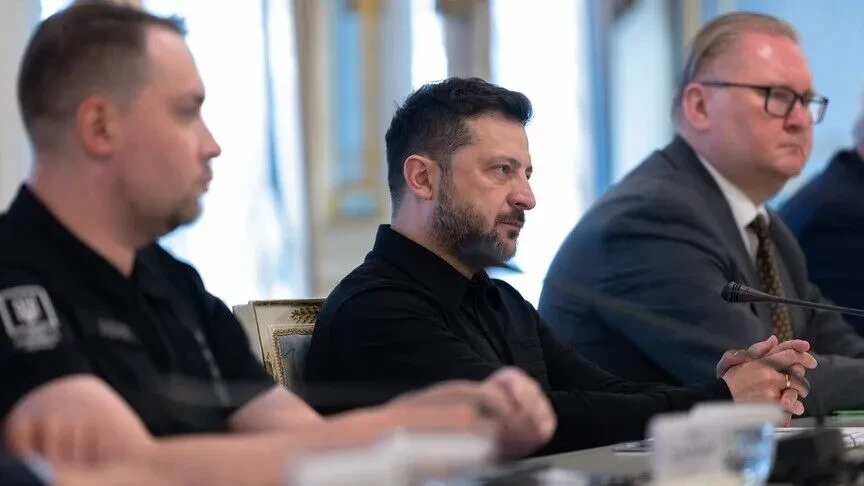 Zelenskyy takon të dërguarin amerikan në Kiev  diskuton furnizimet me Patriot dhe çështjet e marrëveshjes për dronët