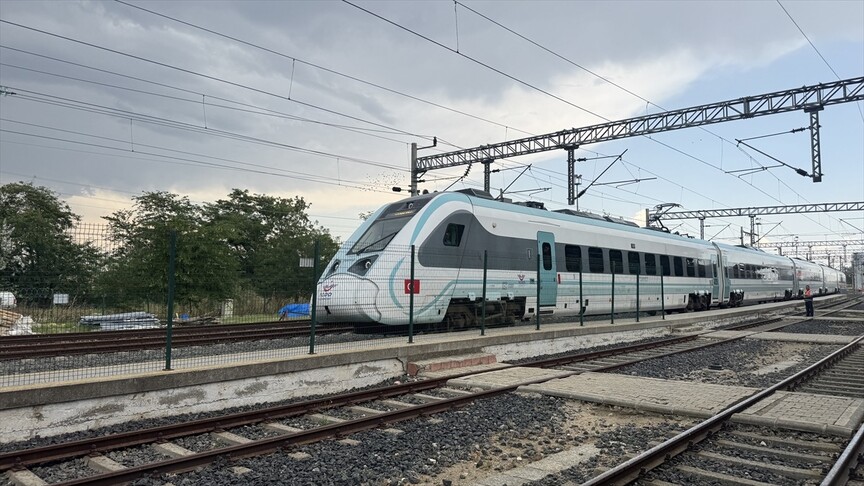 Milli Elektrikli Tren, Halkalı-Uzunköprü hattında hizmete başladı haber görseli