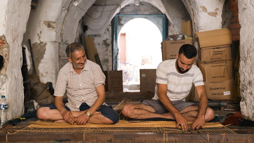 Tunus'ta usta eller yüzyıllık hasır örücülüğünü geleceğe taşıyor