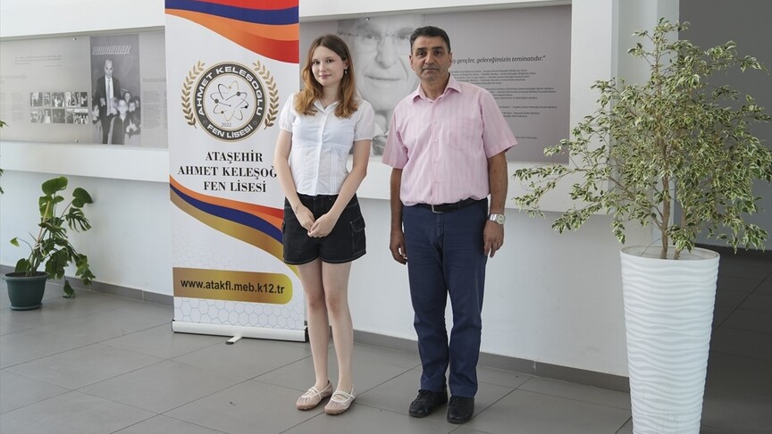 YDT Rusça birincisi Ela Demirel'in hedefi mühendislik haber görseli