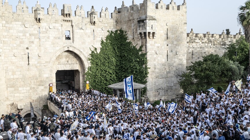 Kudüs Valiliği, 1300'den fazla İsrailli'nin Mescid-i Aksa'ya baskın düzenlediğini duyurdu haber görseli