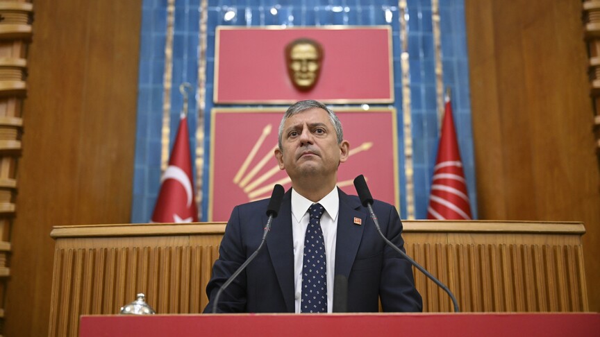 Yeni Partinin kuruluş evraklarını imzalayan Özgür Özel, CHP'den istifa etti haber görseli