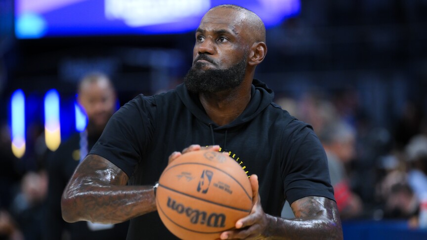 LeBron James, gelecek sezon Philadelphia 76ers'ta forma giyeceğini duyurdu haber görseli