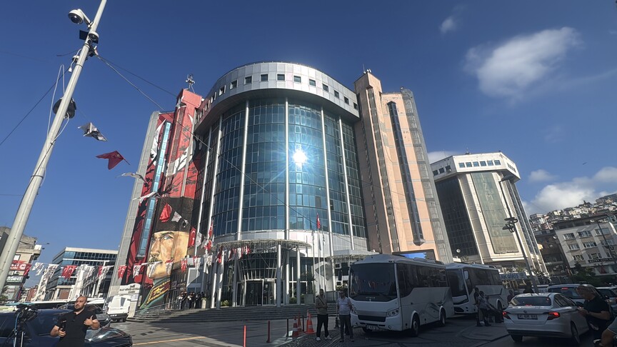 İzmit Belediye Başkanı Fatma Kaplan Hürriyet görevinden uzaklaştırıldı haber görseli