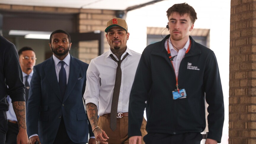 Chris Brown përballet me dënim pas pranimit të fajësisë lidhur me një incident në Londër