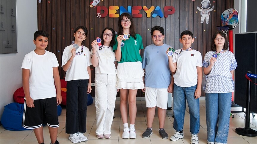 Japonya'daki matematik finalinden madalyayla dönen öğrenciler başarılarının sırlarını paylaştı haber görseli