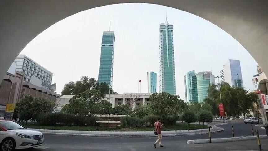 البحرين: إطلاق صافرات الإنذار ودعوات للتوجه إلى أماكن آمنة
