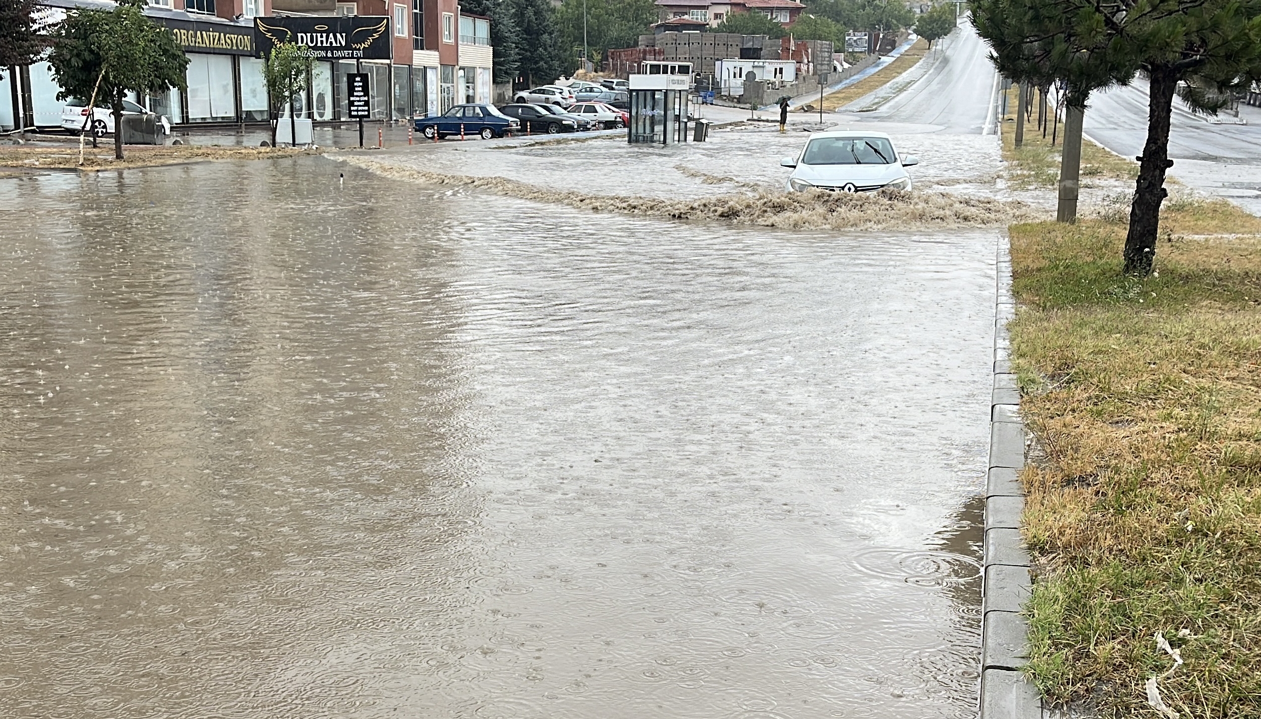 Bazı bölgelerde etkisini gösteren kuvvetli yağış, vatandaşlara zor anlar yaşattı! 7 Bazı bölgelerde etkisini gösteren kuvvetli yağış, vatandaşlara zor anlar yaşattı!