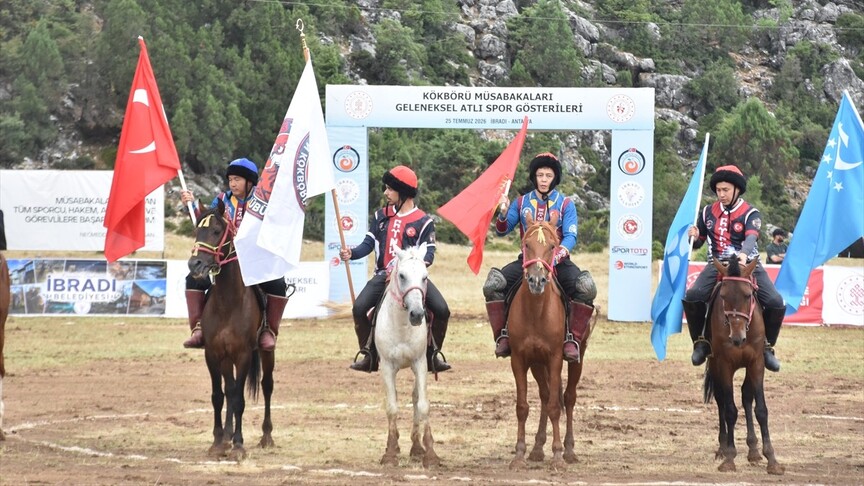 Antalya'da "Kökbörü Müsabakaları ve Geleneksel Atlı Spor Gösterileri" yapıldı